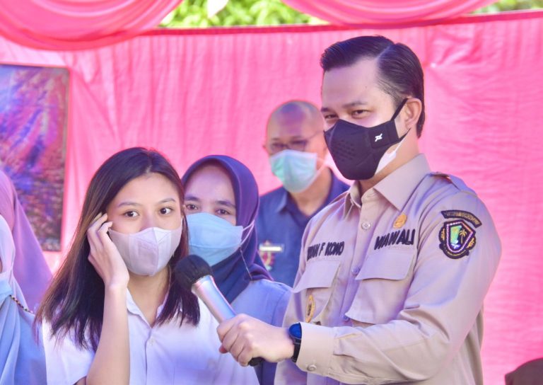 Digebyar Vaksin Sekolah, Wawali Punya Pertanyaan Buat Siswa SMA 5