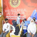 Siswa SMA Sederajat di Boalemo Ikut Vaksin Massal, Disaksikan Langsung Plt Bupati Anas Jusuf