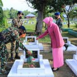 Sat Brimob Ziarah dan Tabur Bunga di TMP Pentadio