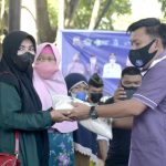 Eka Beri Bantuan Kepada Warga Sudah Divaksin
