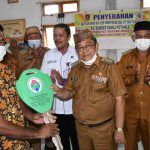 Bupati Salurkan 1 Unit Bus Mikro di Biau, Bantuan dari Kemendes PDTT
