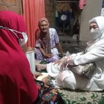 Jenguk Warga Yang Sakit, Fory Ajak Dokter Obati Lansia