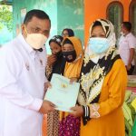 Wabup Kembali Serahkan Sertifikat PTSL