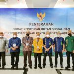 Jokowi Serahkan 24 SK Hutan Sosial Untuk Provinsi Gorontalo