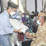 Nelson Serahkan Bantuan BCP di Desa Liyoto Dan Ayuhula