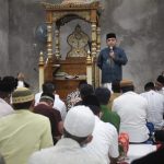 Wabup Sholat Tarwih Keliling Bersama Warga