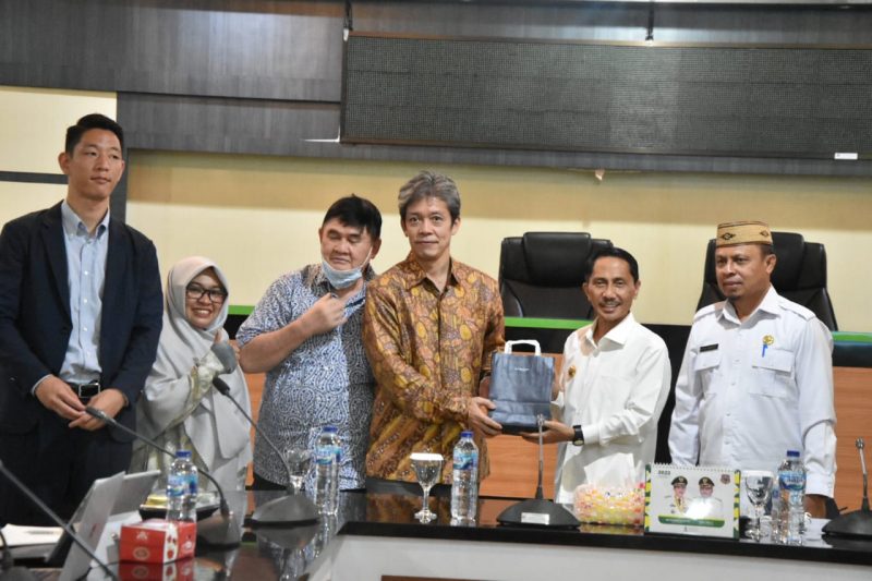 Bupati saat menerima investor Kanematsu Corporation Japan dan Gobel Group diruang Madani Kabupaten Gorontalo. (Foto:dok)