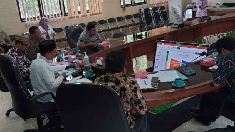 Rapat virtual pemerintah daerah bersama pihak PT.SMI dipimpin Bupati, Sekda, dan para dinas terkait. (Foto:dok)