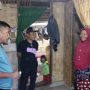 Tampak kadis Perkim Haris Tome terus mendata warga yang berstatus penerima BSPS-PKE di Kabupaten Gorontalo. (Foto:dok)