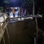 Jembatan yang rusak di Desa Pulubala, Kecamatan Pulubala mendapat perhatian Wabup Hendra. (Foto:dok)