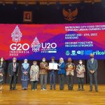 Bupati Gorontalo Nelson Pomalingo Tampil Diatas Panggung Urban-20