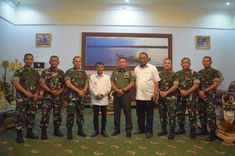 Tim Mabes TNI AD menemui Bupati Gorontalo Prof. Nelson Pomalingo, Rabu (31/8) kemarin, dirudis Bupati. (Foto:dok)