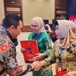 Wapres Maruf Amin Serahkan Penghargaan ke Pemerintah Pohuwato