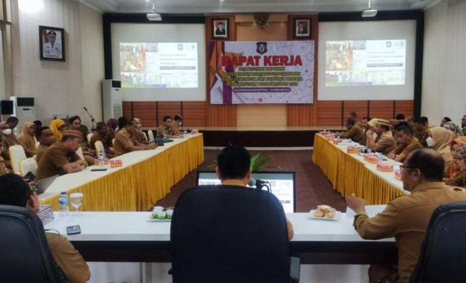 Pj Sekdaprov memimpin rapat kerja evaluasi bersama OPD lingkup Provinsi Gorontalo (f.kominfo)