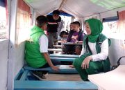 Prof. Fory Satu dengan Ombak, Seberangi Ponelo Kepulauan