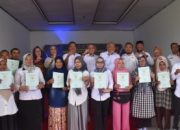 Wabup Serahkan 14 Sertifikat Tanah Untuk Masyarakat Huidu