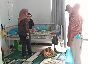 Besuk Istri Bupati Bonebol, Aleg Deprov Femy Udoki Bagikan Paket Makanan Di RS Toto