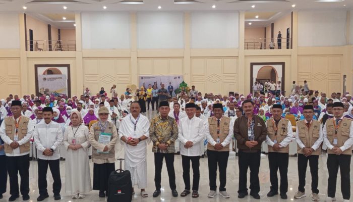 Wakili Ketua Deprov, Ghalieb Ingatkan JCH Kloter 28 UPG Terus Jaga Kekompakan Saat Di Tanah Suci