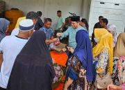 Dedy Dunggio Bagikan Daging Kurban untuk Warga