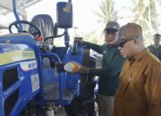 Traktor Roda 4 untuk Poktan Lamuta III di Hutabohu