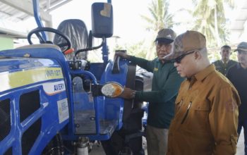 Traktor Roda 4 untuk Poktan Lamuta III di Hutabohu