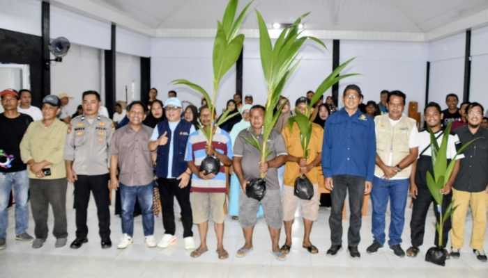 8.388 Bibit Kelapa untuk Petani Mootilango, Kabgor