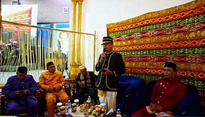 Syarif Mbuinga Apresiasi Wisuda Unigo Dibalut Adat