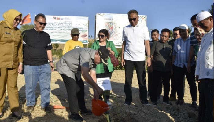 Bupati Resmikan Ponpes Ahwalussalikhin hingga Tanam Pohon di Bulota