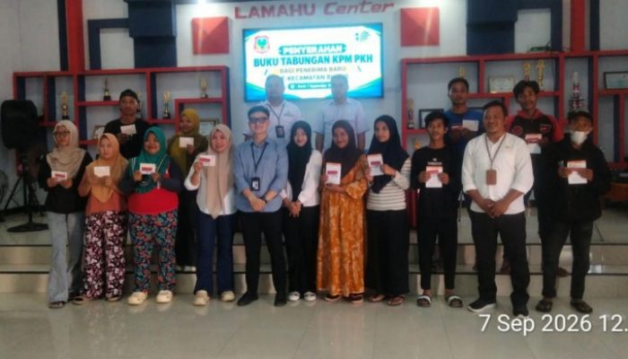BRI Limboto Percepat Penyaluran Buku-Kartu KKS bagi Penerima Bantuan PKH di Telaga Biru dan Boliyohuto