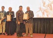Dosen FEB Unigo Dr Yakup Raih Best Presenter di FMI XVIII Surabaya