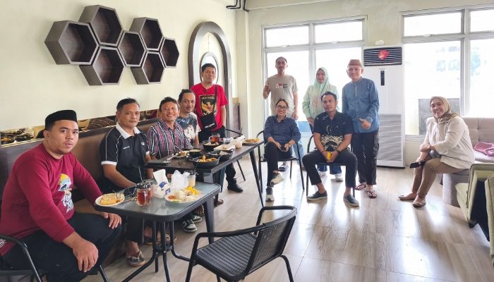 Crew Humas Kominfo Akrab dalam Silaturahmi dengan Dir BSG Cabang Limboto