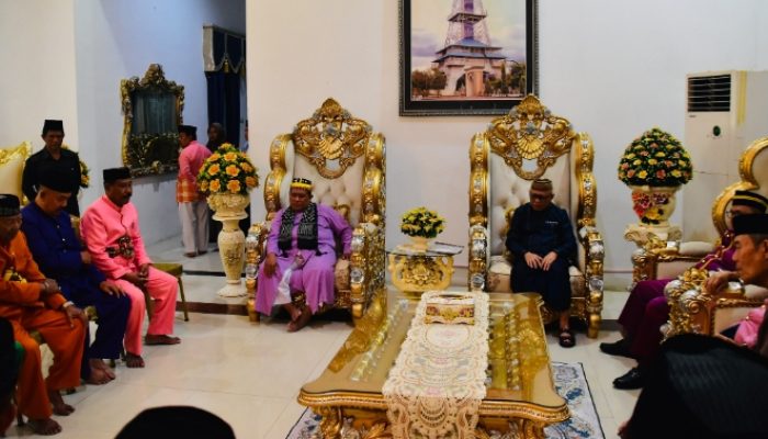 Gelar Adat di Awal Jabatan Justru Lebih Baik untuk Bupati Sofyan Puhi