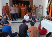 Terima Aspirasi Penolakan Kades Padengo, Ketua DPRD Kabgor Siap Gelar RDP