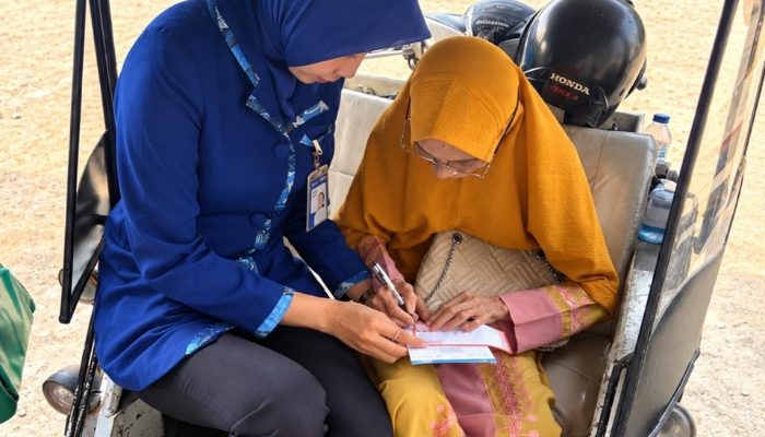 BRI Cabang Limboto ‘Jemput Bola’. Hadirkan Layanan Prima Nasabah Sakit hingga ke Kendaraan