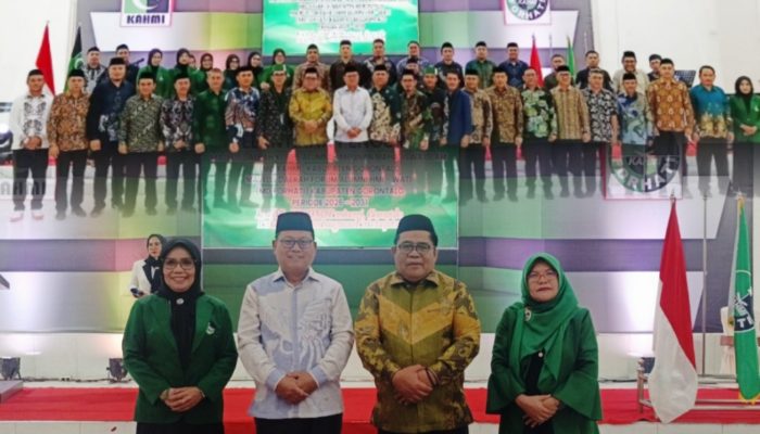 Kanda Sugondo Makmur dan Pengurus MD KAHMI dan MD FORHATI Dilantik